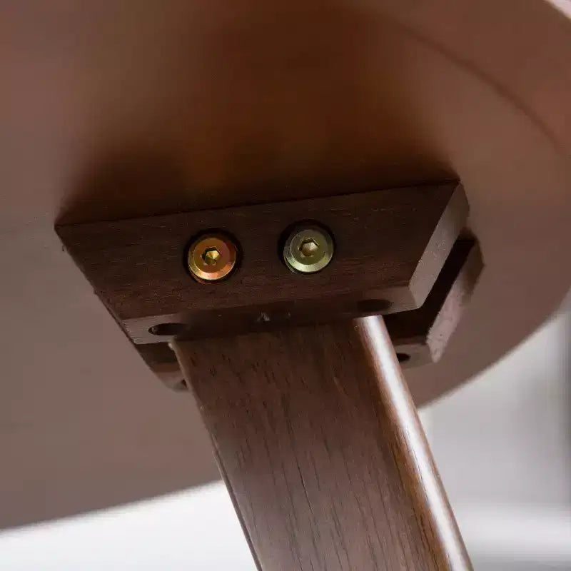 Set sedia e tavolino rotondo accent in noce a 2 posti Mid-Century