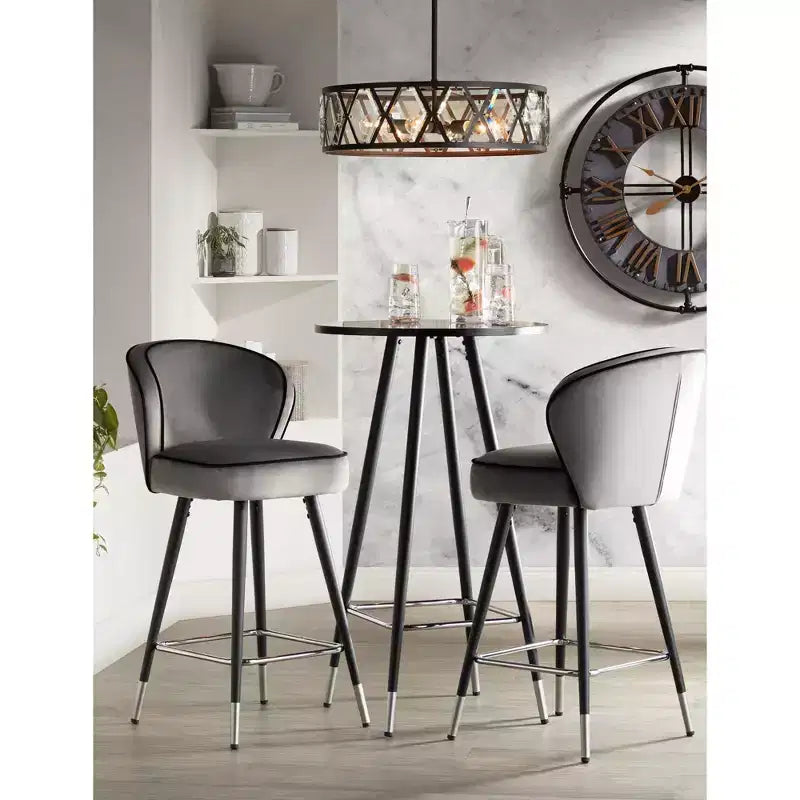 Sgabello da bancone in velluto grigio con gambe in legno nero, schienale medio, seduta singola